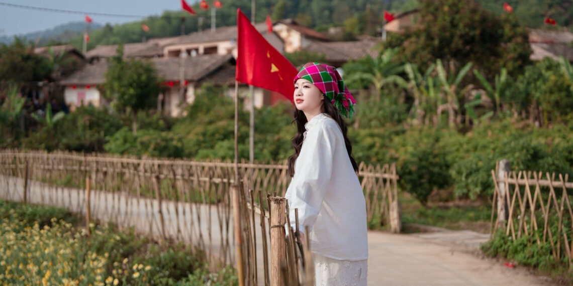 Làng cổ đẹp cách Hà Nội 2,5 giờ lái xe khiến khách liên tưởng tới Lô Lô Chải lang co dep cach ha noi 25 gio lai xe khien khach lien tuong toi lo lo chai 1776.jpg