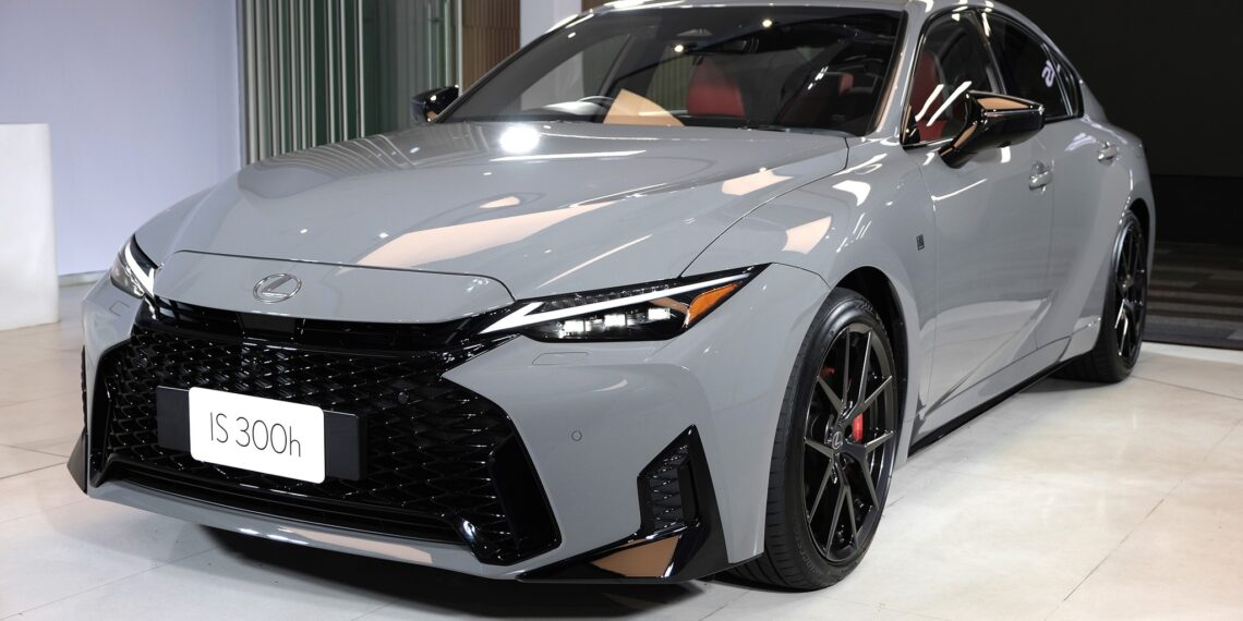 lexus is300h 2026 jpg.17409.jpeg