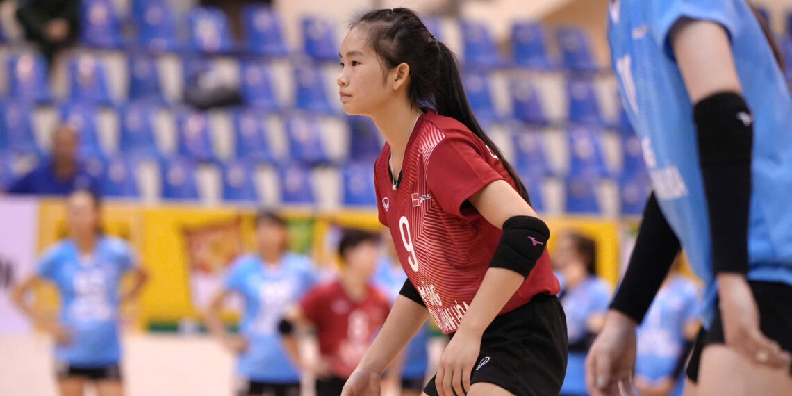 Libero 14 tuổi gây sốt ở Cúp bóng chuyền Hoa Lư, lên U18 Việt Nam