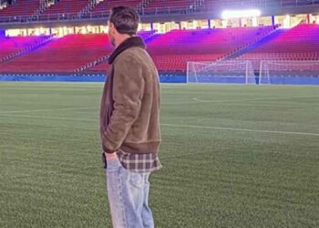 Laporta: "Cánh cửa Barcelona luôn rộng mở với Lionel Messi" lionel messi 1603204343.jpg