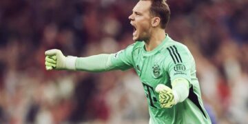manuel neuer nhieu pha cuu thua bay gio nhin khoa truong qua cu nhu de co anh dep.jpeg