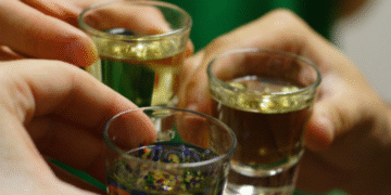 me mot loai do uong khien nguoi dan ong mac cung luc 2 benh ung thu 2312.png