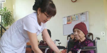 mo hinh cham soc nguoi cao tuoi tai cong dong de xuat bo tri kinh phi tu ngan sach 2721.jpeg