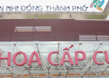 nam sinh roi vao tinh the nguy hiem khi nam vong an banh 469.png