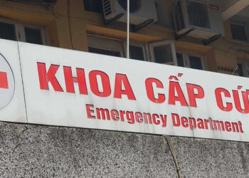 nguoi dan ong 60 tuoi khong the nham mat va ha mieng lo hoi chung hiem gap 2271.jpg