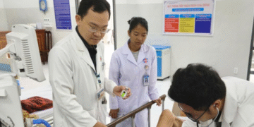 nguoi dan ong dot quy khi di du lich thue truc thang 300 trieu ve tphcm cap cuu 817.png