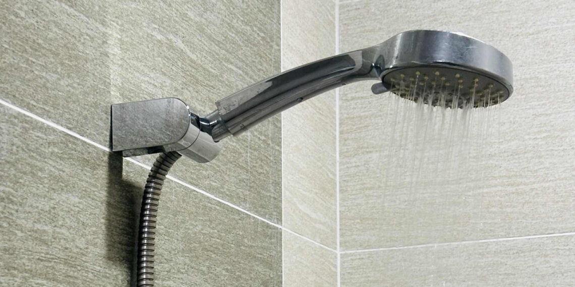 nguoi dan ong tu vong trong phong tam 3 luu y de tranh nguy hiem 1906.jpg