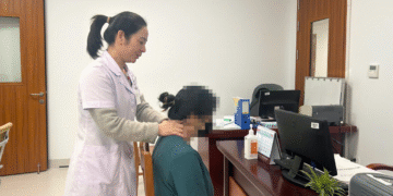 nguoi tre mac hoi chung co rua thu pham tu thiet bi ai cung so huu 2495.png