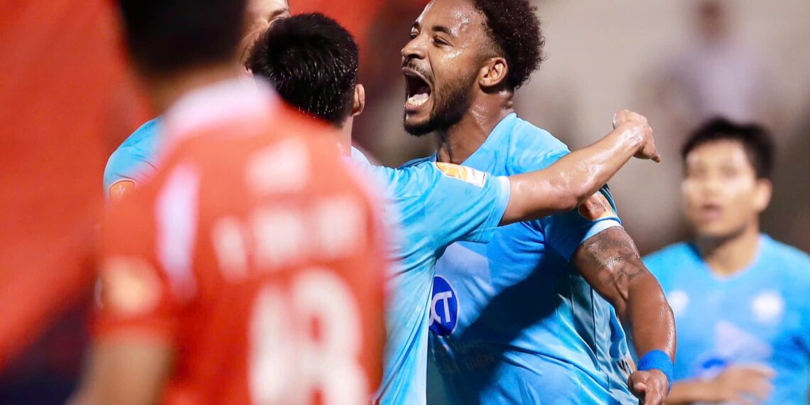 Xuân Son được khen trước khi trở lại ĐT Việt Nam nguyen xuan son 1903064610.jpg