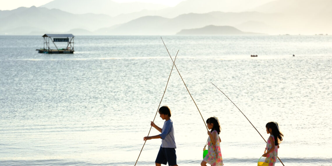 Nơi thời gian chậm lại giữa thiên nhiên vịnh Ninh Vân noi thoi gian cham lai giua thien nhien vinh ninh van 1993.jpg