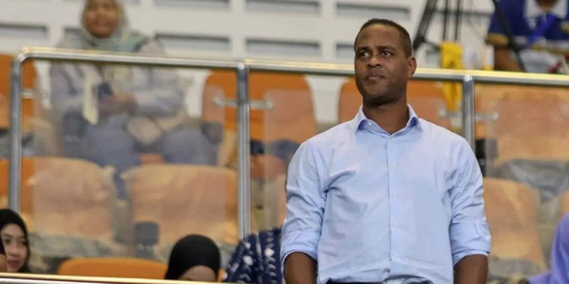 patrick kluivert lan thu 2 khong the gianh ve world cup.jpg