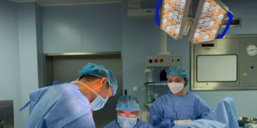 phai cat bo cau nho chi tu mot vet loet be 1618.jpg