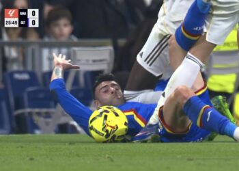 Rudiger đáp trả chỉ trích sau pha thúc đầu gối vào mặt đối phương