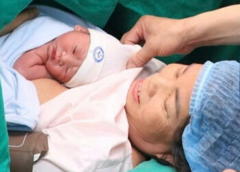 Sản phụ 60 tuổi sinh con trai 2,8kg khỏe mạnh