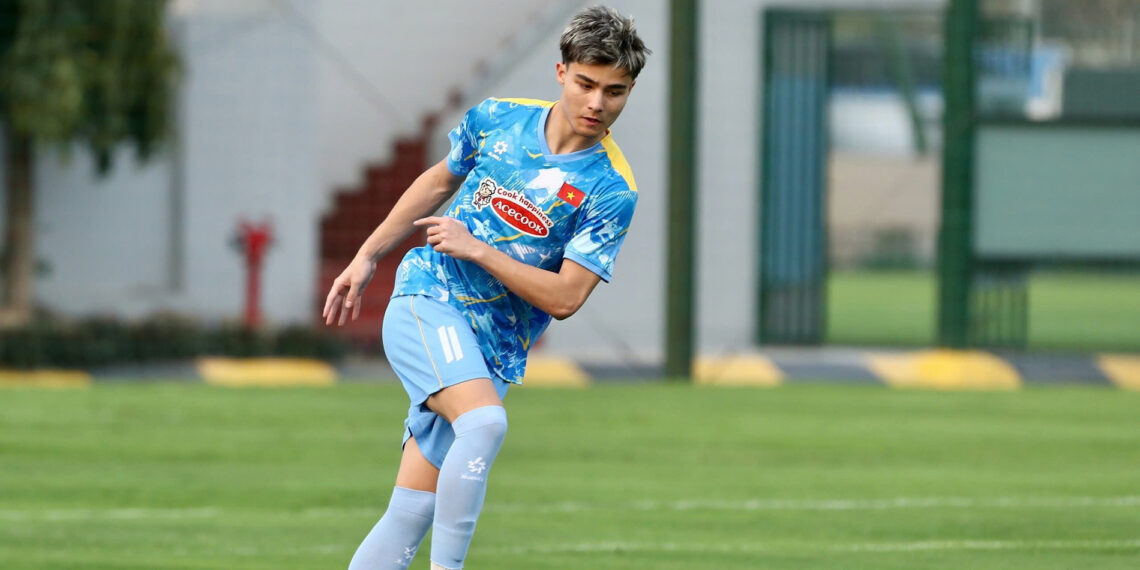 sao viet kieu u23 viet nam thich dinh bac than tuong luka modric 2303.jpg