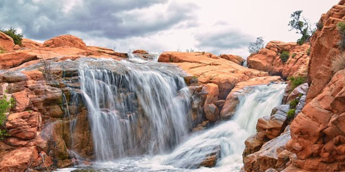 thac nuoc hiem gap xuat hien 4 lan trong 15 nam du khach do xo di chiem nguong 2572.jpg