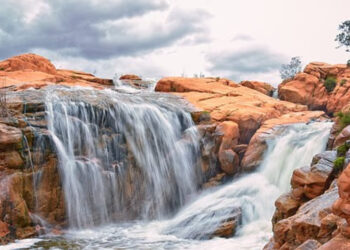 thac nuoc hiem gap xuat hien 4 lan trong 15 nam du khach do xo di chiem nguong 2572.jpg