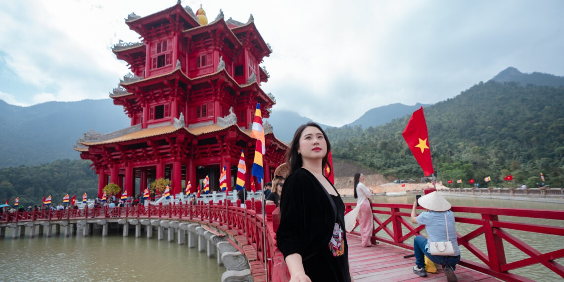 toa thap do ruc lung linh ve dem cach ha noi 140km gay sot mang xa hoi 2338.jpg