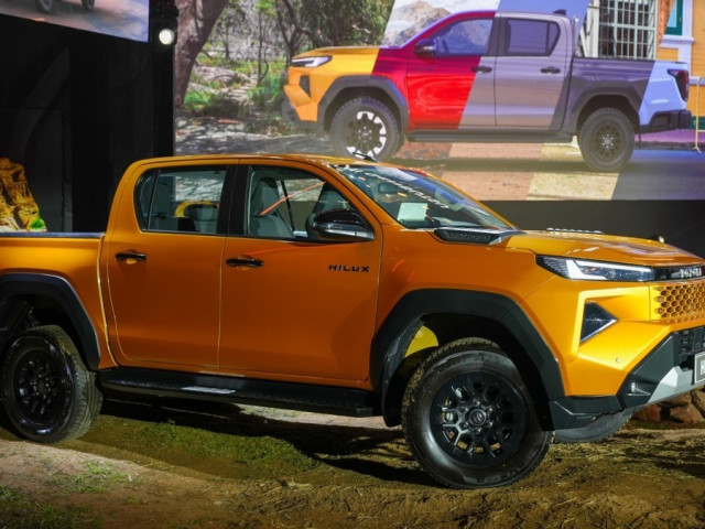 Top 10 xe xăng dầu bán chạy tháng 2 toyota hilux 14283608.jpg