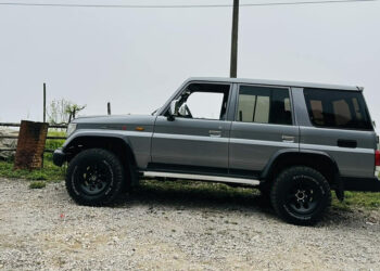 toyota land cruiser rj77 36 nam tuoi van co gia 1 ty dat gap 3 xe cung doi 2767.jpg