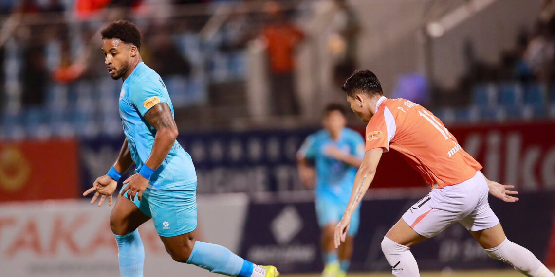 truc tiep bong da da nang 0 1 nam dinh xuan son mo ty so 2117.jpg