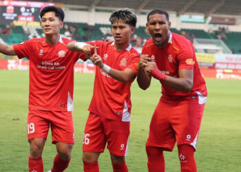 truc tiep bong da hagl 1 0 ca tphcm khoa ngo sut tung luoi trung kien 1698.jpg