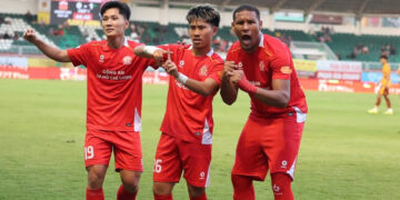 truc tiep bong da hagl 1 0 ca tphcm khoa ngo sut tung luoi trung kien 1698.jpg