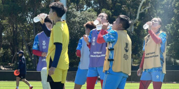 tuyen nu viet nam thi dau giua trua duoi troi nang nong gan 40 do 1494.jpeg