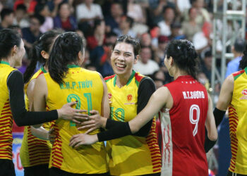 Tuyển thủ bóng chuyền 'càn quét' tiền thưởng tỉ đồng giải hội làng tuyen thu bong chuyen can quet tien thuong ti dong giai hoi lang 192.jpg