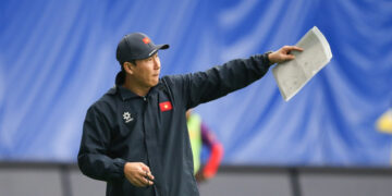 tuyen viet nam dau malaysia u23 khien hlv kim sang sik vo ke hoach 1958.jpg