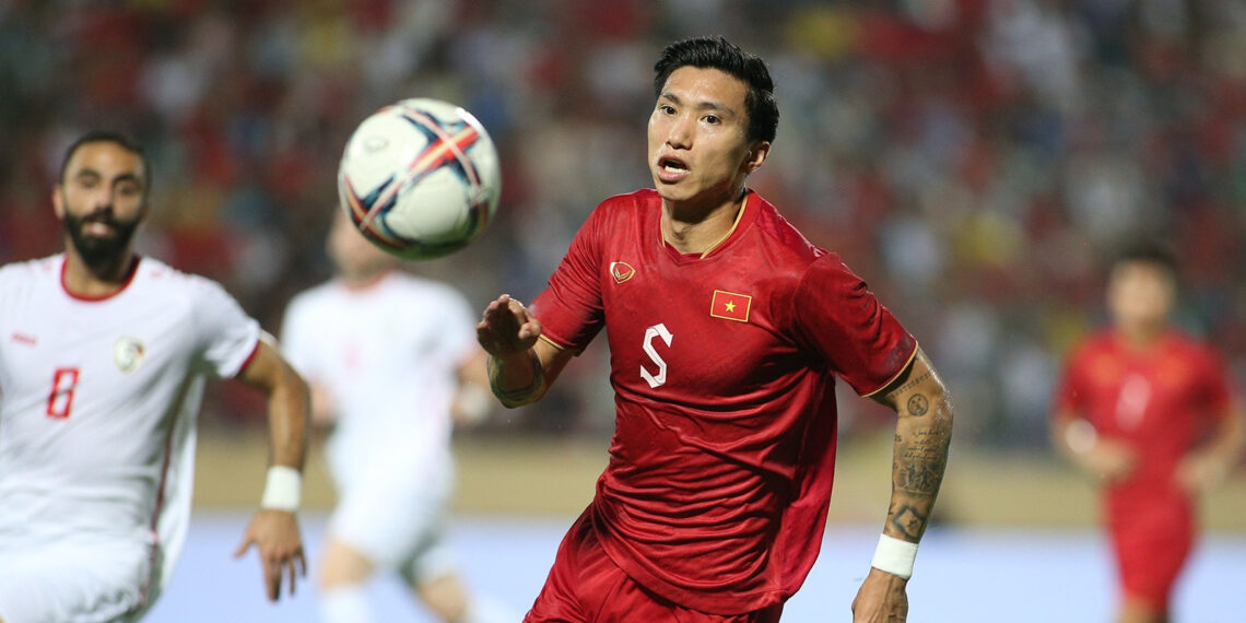 tuyen viet nam van hau tro lai dinh bac vang mat 2000.jpg