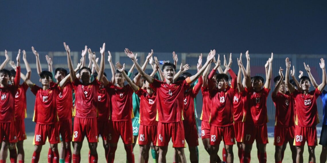 u17 viet nam dai chien malaysia va indonesia o san choi khu vuc.jpg