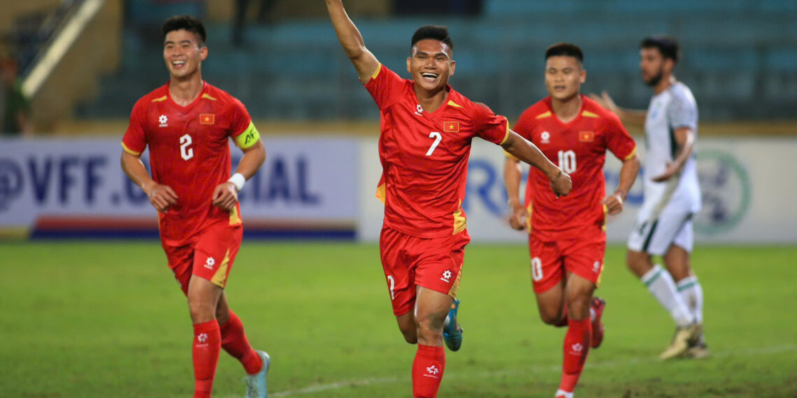 viet nam 3 0 bangladesh dau an cua quan bau hien.jpg