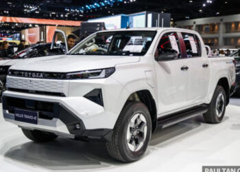 Toyota Hilux thế hệ mới ra mắt tại BIMS 2026: Bản EV đi được 240km/sạc, khả năng lội nước sâu 700 mm