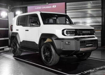 Toyota Land Cruiser FJ ra mắt ĐNÁ với giá hơn 1 tỷ VNĐ: Sở hữu khung gầm rời và khả năng lội nước 700 mm Toyota Land Cruiser FJ ra mắt ĐNÁ với giá hơn 1 tỷ VNĐ: Sở hữu khung gầm rời và khả năng lội nước 700 mm