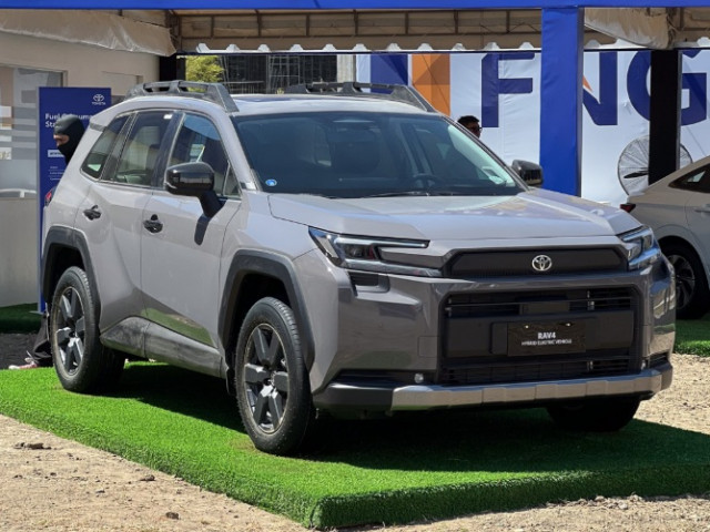 SUV hybrid giá từ 970 triệu VNĐ xehay rav4 26 130326 3.jpg