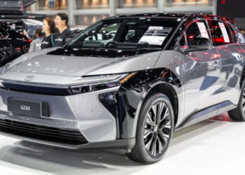 Toyota bZ4X 2026 "chào sân" Đông Nam Á: Nâng cấp thiết kế sắc sảo, giá từ 1,22 tỷ đồng xehay toyota bz4x 2026 270326 9.jpg