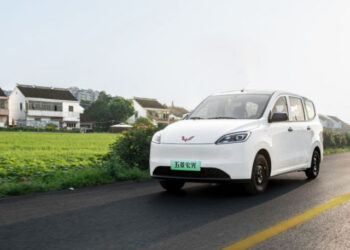 MPV thuần điện Wuling Hongguang sắp ra mắt khách Việt với phạm vi hoạt động 300 km/sạc xehay wuling hongquang 160326 4.jpg