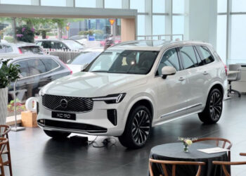 Diện mạo mới sang trọng, công nghệ vượt trội trong tầm giá 3,2 tỷ đồng Diện mạo mới sang trọng, công nghệ vượt trội trong tầm giá 3,2 tỷ đồng