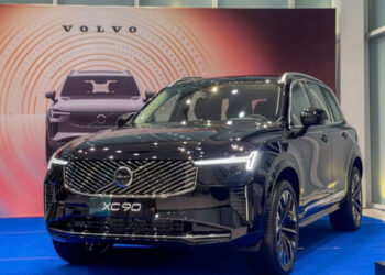 Nâng cấp màn hình, lưới tản nhiệt nhưng giá rẻ hơn bản cũ 700 triệu đồng Nâng cấp màn hình, lưới tản nhiệt nhưng giá rẻ hơn bản cũ 700 triệu đồng