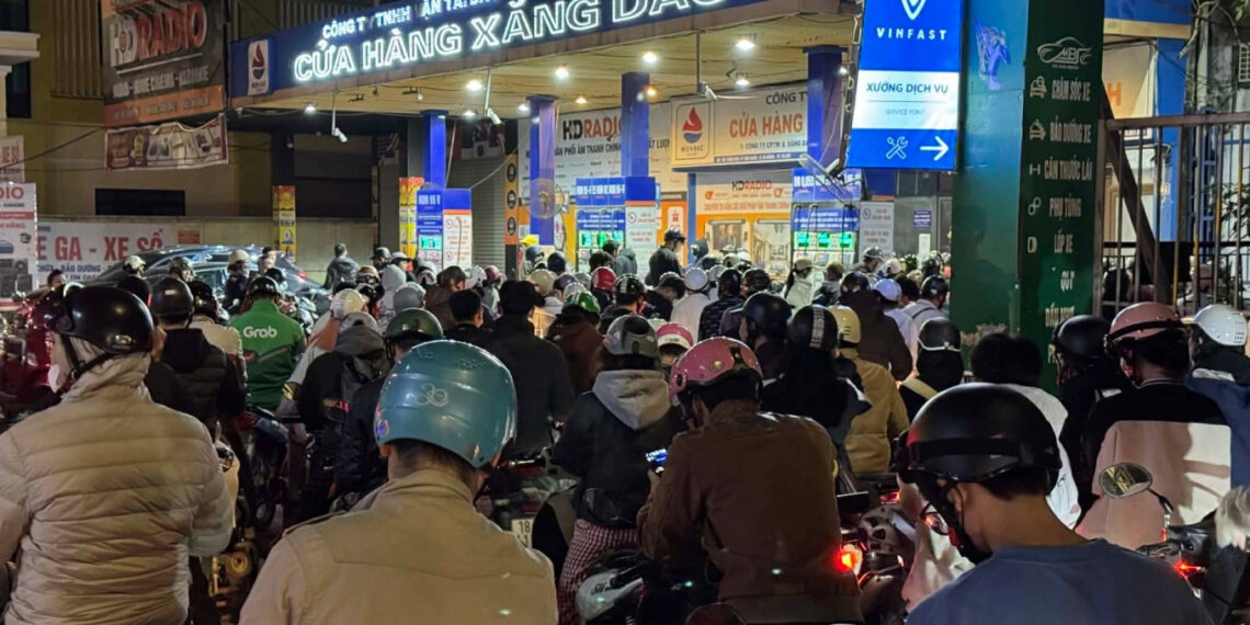 xep hang mua xang 0903 1773073 6546 9361 1773073525 jpg.17232.jpeg