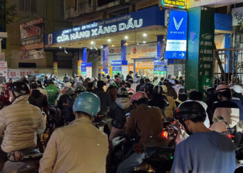 xep hang mua xang 0903 1773073 6546 9361 1773073525 jpg.17232.jpeg