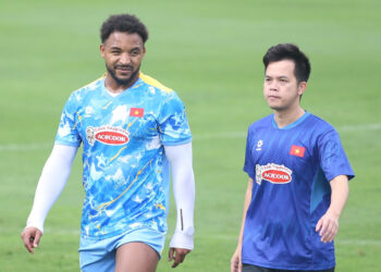 Xuân Son bỏ dở buổi tập ở tuyển Việt Nam, HLV Kim Sang Sik tái mặt Xuân Son bỏ dở buổi tập ở tuyển Việt Nam, HLV Kim Sang Sik tái mặt