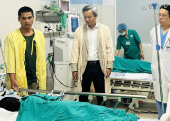 xuyen dem dua thuoc giai doc hiem tu chau au cuu 3 nguoi ngo doc ca u chua 1438.jpg