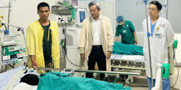 xuyen dem dua thuoc giai doc hiem tu chau au cuu 3 nguoi ngo doc ca u chua 1438.jpg