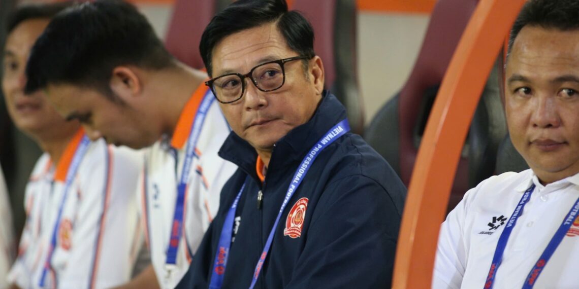 HLV Lê Huỳnh Đức thất vọng với hàng công Công An TP.HCM z7161555824790 30075f20f75e0af0795db13197a3bc38 2710202011.jpg