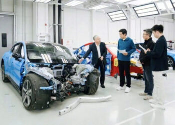 CEO Xiaomi tiếp tục livestream tháo rời SU7 Pro 2026: Phơi bày cấu trúc thép 2.200MPa và công nghệ sơn chịu nhiệt 1121775636159 ceo xiaomi tiep tuc livestream thao roi su7 pro 2026 anhdaidien.jpg