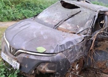 1211775617889 vu xe vinfast vf 5 bi lu cuon troi anhdaidien.jpg