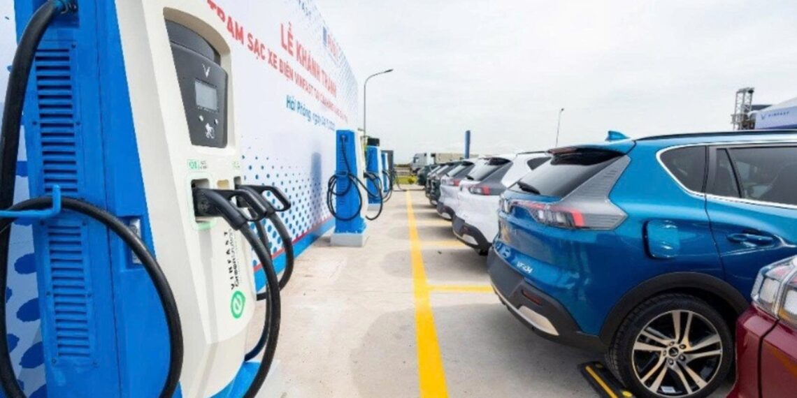 Áp lực lưới điện tăng nhanh khi xe điện bùng nổ: Ngành điện đã chuẩn bị gì? 1271776133845 ap luc luoi dien tang nhanh khi xe dien bung no anhdaidien.jpg