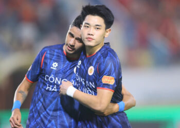 Khoảnh khắc Đình Bắc 'mở tài khoản' ở V-League 2025/26 26 1824.jpg